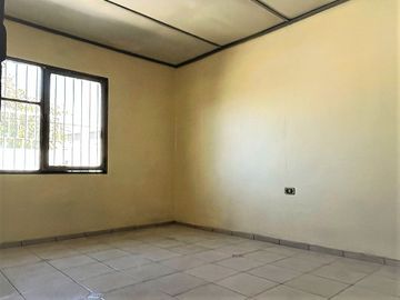 Venta de casa de 6 dormitorios, en Villa Los Paltos, Quillota.