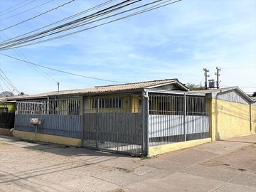 Venta de casa de 6 dormitorios, en Villa Los Paltos, Quillota.