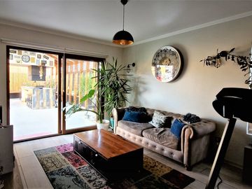 Venta de hermosa casa de dos pisos, en condominio exclusivo de 8 casas - La Cruz, Quillota.