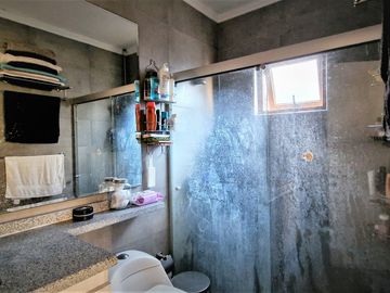 Venta de hermosa casa de dos pisos, en condominio exclusivo de 8 casas - La Cruz, Quillota.