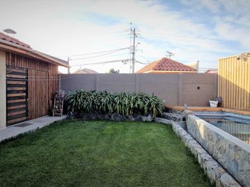 Venta de hermosa casa de dos pisos, en condominio exclusivo de 8 casas - La Cruz, Quillota.