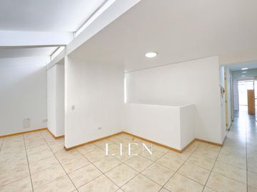 Dúplex de 5 Dormitorios con Vista a Parque - Amplios Espacios y Excelente Ubicación