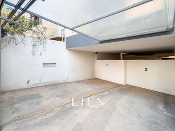 Dúplex de 5 Dormitorios con Vista a Parque - Amplios Espacios y Excelente Ubicación