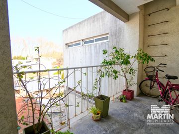 Departamento en venta en San Isidro - APTO CREDITO  3 amb. con 2 baños, balcon y cochera.