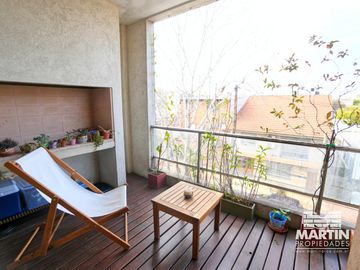 Departamento en venta en San Isidro - APTO CREDITO  3 amb. con 2 baños, balcon y cochera.
