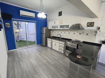 Casa en  venta 3 ambientes con parque piscina y quincho, Berazategui centro