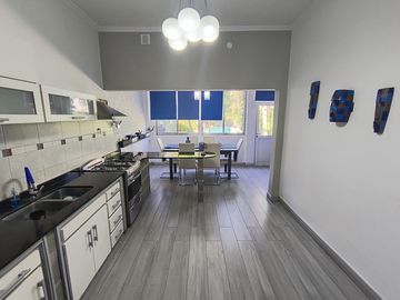 Casa en  venta 3 ambientes con parque piscina y quincho, Berazategui centro