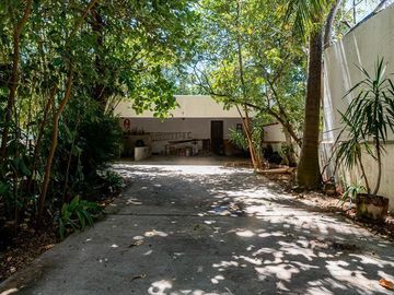 Mansion with great potential for a boutique hotel just steps from Paseo Montejo