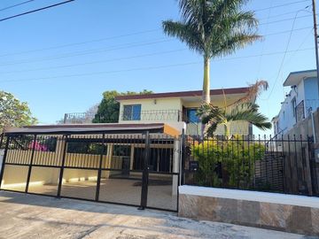 CASA EN VENTA UBICADA EN COLONIA GARCIA GINERES ZONA CÉNTRICA DE MÉRIDA.