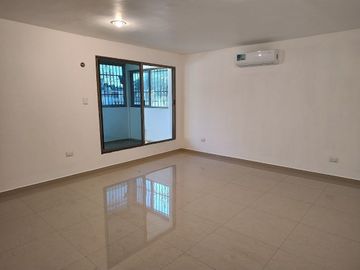 CASA EN VENTA UBICADA EN COLONIA GARCIA GINERES ZONA CÉNTRICA DE MÉRIDA.