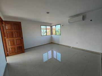 CASA EN VENTA UBICADA EN COLONIA GARCIA GINERES ZONA CÉNTRICA DE MÉRIDA.