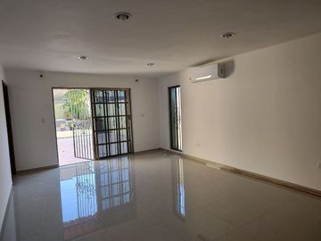 CASA EN VENTA UBICADA EN COLONIA GARCIA GINERES ZONA CÉNTRICA DE MÉRIDA.