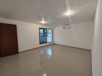 CASA EN VENTA UBICADA EN COLONIA GARCIA GINERES ZONA CÉNTRICA DE MÉRIDA.