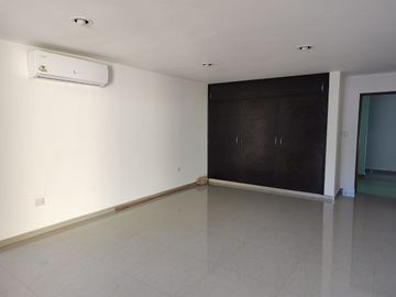 CASA EN VENTA UBICADA EN COLONIA GARCIA GINERES ZONA CÉNTRICA DE MÉRIDA.