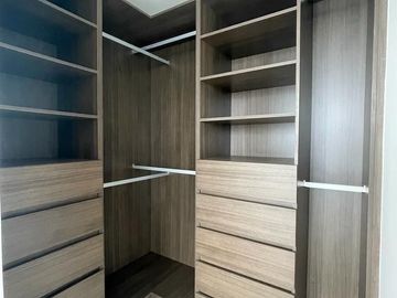 Estrena  Departamento en venta en bosque Real  Five