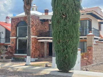 VENTA CASA PEÑA DE BERNAL AMUEBLADA o SIN AMUEBLAR QUERETARO