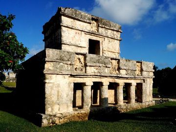 EN VENTA DEPARTAMENTO EN PLAYA DEL CARMEN DE 1 HABITACION CON ALBERCA Y GYM