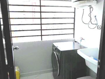 REMODELADO, COCINA ULTRA.-MODERNA, c/PISCINA, GYM, y FRENTE al HOTEL ALOFT