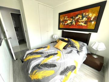 REMODELADO, COCINA ULTRA.-MODERNA, c/PISCINA, GYM, y FRENTE al HOTEL ALOFT