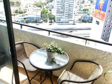 REMODELADO, COCINA ULTRA.-MODERNA, c/PISCINA, GYM, y FRENTE al HOTEL ALOFT