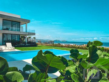 SE VENDEN CASAS EN PUERTO CAYO MANABÍ
