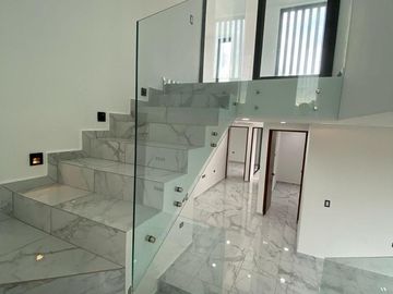 CASA EN VENTA EN VIA CUMBRES