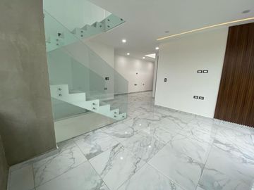 CASA EN VENTA EN VIA CUMBRES