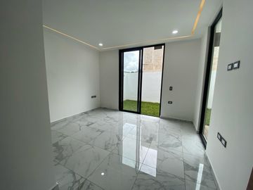 CASA EN VENTA EN VIA CUMBRES