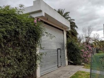 Casa con Salon de Eventos y Locales Comerciales en La Fraternidad, General Rodriguez