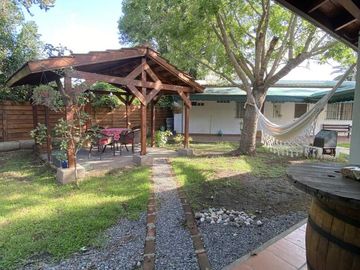 Casa con Salon de Eventos y Locales Comerciales en La Fraternidad, General Rodriguez