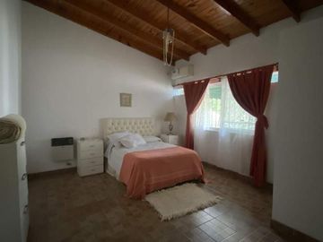 Casa con Salon de Eventos y Locales Comerciales en La Fraternidad, General Rodriguez