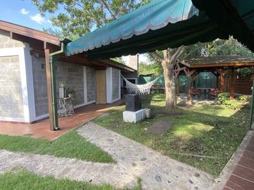 Casa con Salon de Eventos y Locales Comerciales en La Fraternidad, General Rodriguez