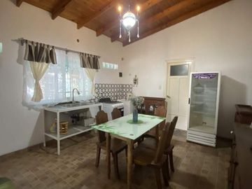 Casa con Salon de Eventos y Locales Comerciales en La Fraternidad, General Rodriguez