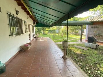 Casa con Salon de Eventos y Locales Comerciales en La Fraternidad, General Rodriguez