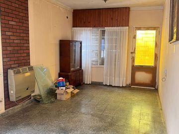 Casa Interna en venta de 2 D 2 B patio Nicaragua al 1000 Bº UNS U$S 65.000