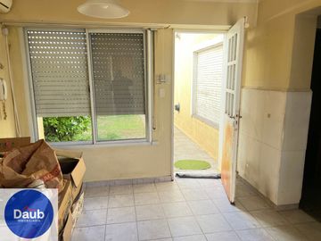 Casa Interna en venta de 2 D 2 B patio Nicaragua al 1000 Bº UNS U$S 65.000