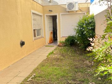 Casa Interna en venta de 2 D 2 B patio Nicaragua al 1000 Bº UNS U$S 65.000