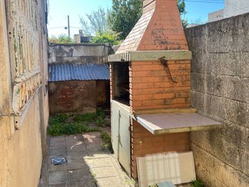 Casa Interna en venta de 2 D 2 B patio Nicaragua al 1000 Bº UNS U$S 65.000