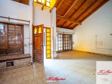 Casa en venta de 4 dormitorios c/ cochera en San Cayetano