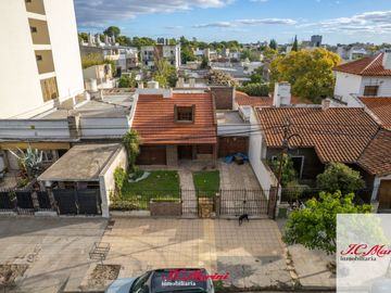 Casa en venta de 4 dormitorios c/ cochera en San Cayetano