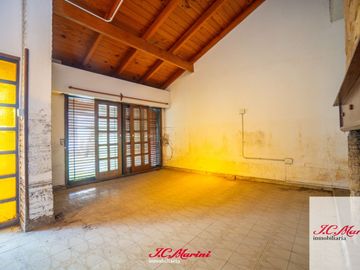 Casa en venta de 4 dormitorios c/ cochera en San Cayetano