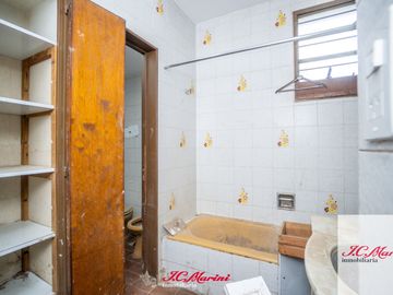 Casa en venta de 4 dormitorios c/ cochera en San Cayetano