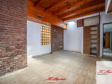 Casa en venta de 4 dormitorios c/ cochera en San Cayetano