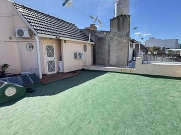 Casa PH en venta en Lanus Oeste