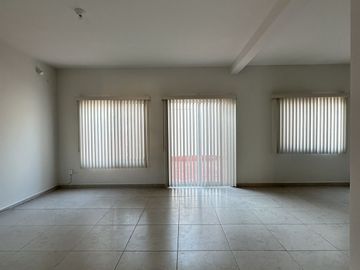 CASA EN VENTA CON ESTUDIO, CUMBRES DEL LAGO JURIQUILLA