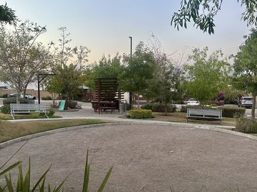 CASA EN VENTA CON ESTUDIO, CUMBRES DEL LAGO JURIQUILLA
