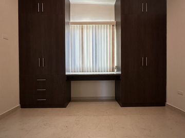 CASA EN VENTA CON ESTUDIO, CUMBRES DEL LAGO JURIQUILLA