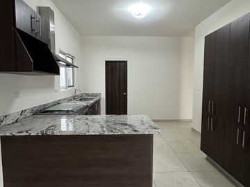 CASA EN VENTA CON ESTUDIO, CUMBRES DEL LAGO JURIQUILLA