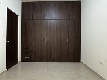 CASA EN VENTA CON ESTUDIO, CUMBRES DEL LAGO JURIQUILLA