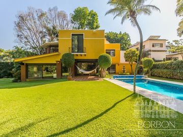 VILLA AMARELA